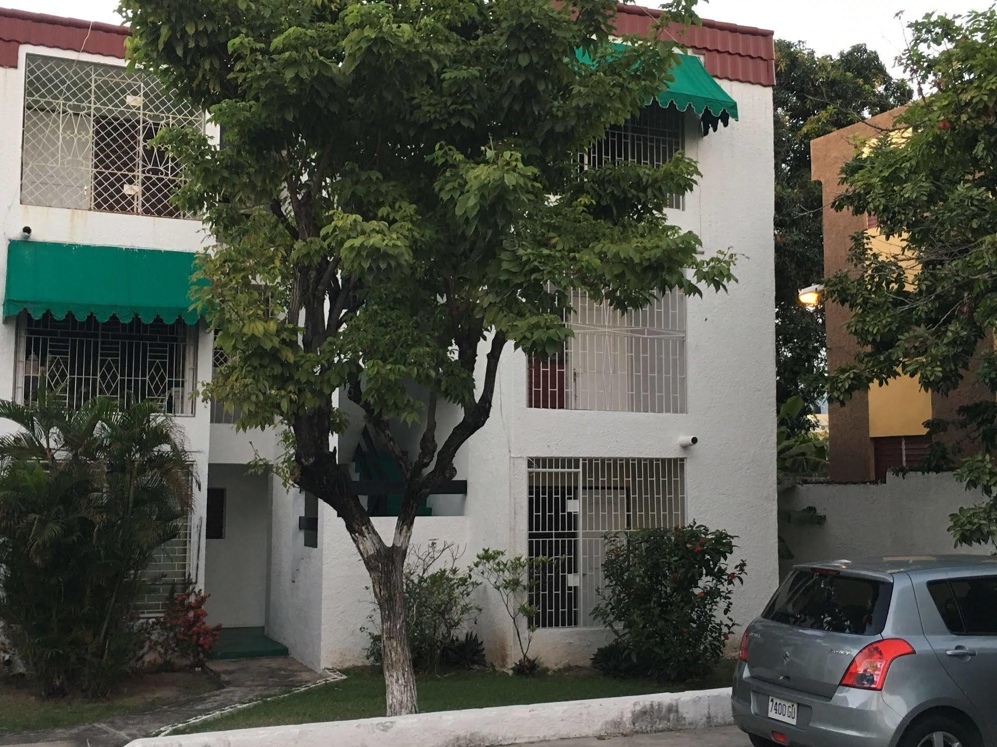 Abacus Jamaica The Zana Suites Kingston Eksteriør bilde
